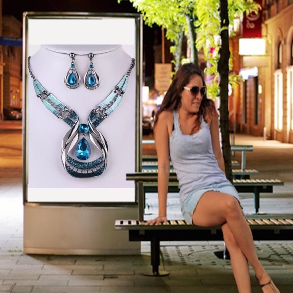 Blue, Green Statement Necklace & Earrings Set - Picture 5 of 8